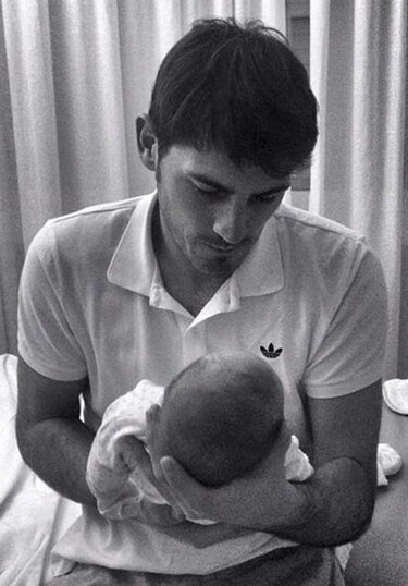 Iker Casillas difunde la primera imagen de su hijo Martín