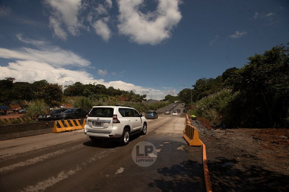 Habilitan dos carriles que ya fueron reparados en Loma Cová