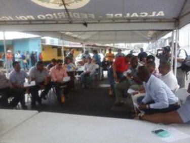 Ediles colonenses sesionan en la calle como medida de protesta