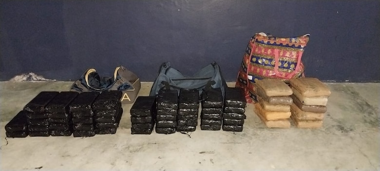 Herrera: decomisan 56 paquetes de droga que iban dentro de un camión articulado