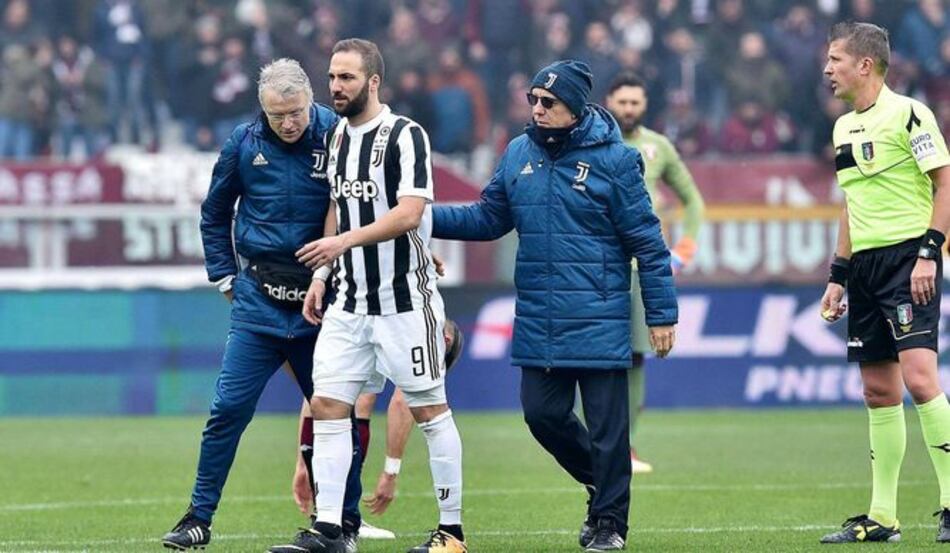 Juventus vence a Torino, pero pierde a Higuaín por lesión
