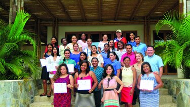 Grupo VerdeAzul reconoce a estudiantes universitarios