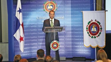 Contralor Federico Humbert desnuda la manera en que diputados dilapidaron fondos públicos