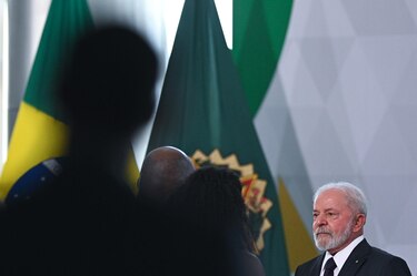 Lula completa 100 días turbulentos de control de cuarteles y gestos sociales