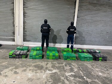 Decomisan 500 paquetes de presunta droga en un puerto de Colón