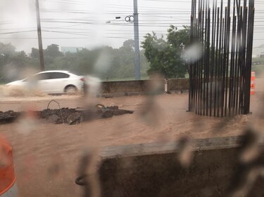 Fuertes lluvias en la capital dejan inundaciones y 30 viviendas afectadas en Juan Díaz