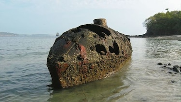 El submarino encallado en Las Perlas, una historia fascinante