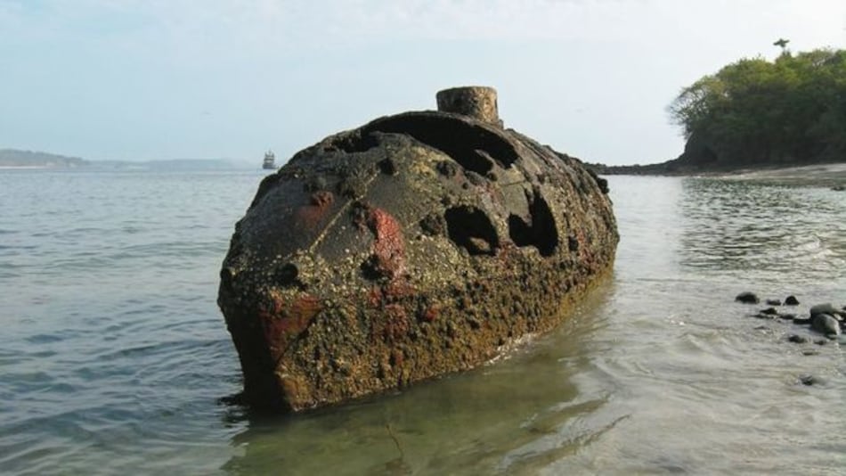 El submarino encallado en Las Perlas, una historia fascinante