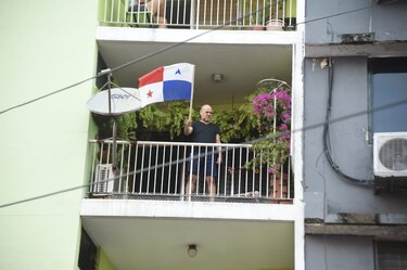 ‘¿Queremos consulta? ¡No!’, gritan miles de ciudadanos que marcharon a la Asamblea; antimotines los dispersa con gas lacrimógeno