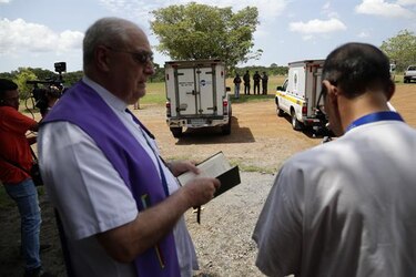 Realizan entierro solemne para 13 víctimas del accidente del bus en Gualaca