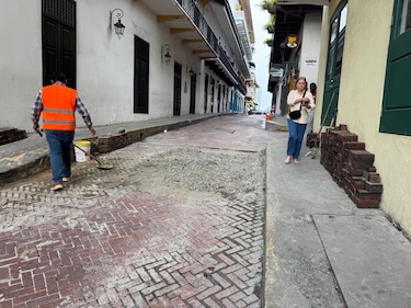 Vecinos cuestionan retrasos y calidad de obras en el Casco Antiguo