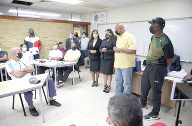 Exitoso entrenador jamaiquino dicta seminario a sus colegas panameños