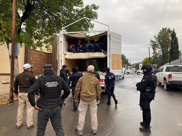 Autoridades hallan a 266 migrantes en estado mexicano de Nuevo León
