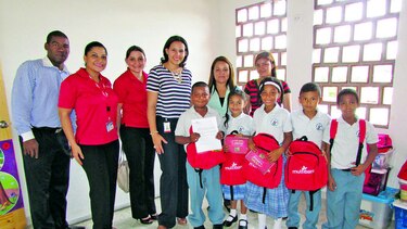 Multibank visita escuela El Buen Pastor Pamela Btesh