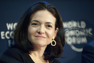 Sheryl Sandberg primera mujer en comisión directiva de Facebook