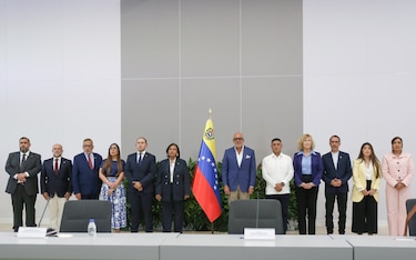 Chavismo y oposición instalan formalmente la mesa de diálogo para abordar la transición