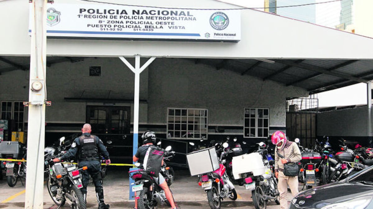 En la estación de la Policía Nacional en calle Uruguay, permanecían retenidas ayer para verificación varias motocicletas.