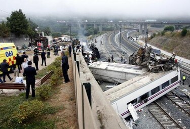 Al menos 60 muertos en primer accidente de tren de alta velocidad de España