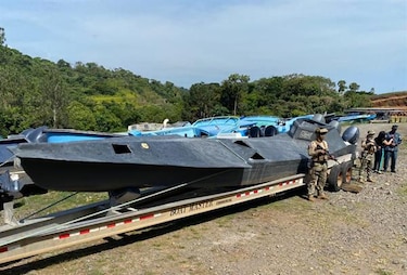 Detención provisional a tres colombianos que transportaban droga en un semisumergible