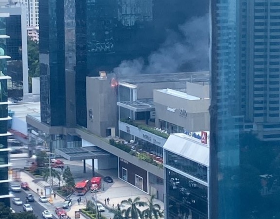 Fuego en Soho Mall: los bomberos sofocan las llamas