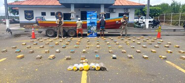 Senan y Senaront decomisan 335 kilos de drogas dentro embarcación de pesca artesanal y en un bus en Chepo