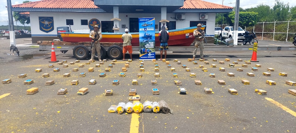 Senan y Senaront decomisan 335 kilos de drogas dentro embarcación de pesca artesanal y en un bus en Chepo