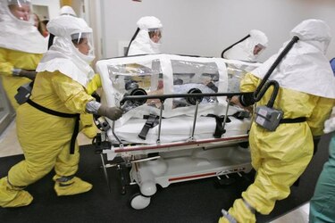 OMS opta por fomentar el cuidado de pacientes de ébola en sus comunidades