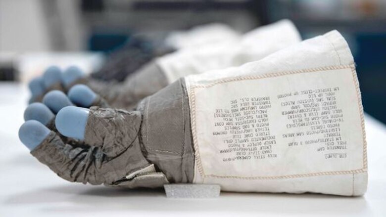 La inevitable desintegración del traje espacial que usó Neil Armstrong