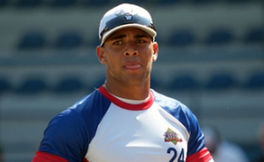 Cubano Moncada llega a los entrenamientos de los Medias Rojas