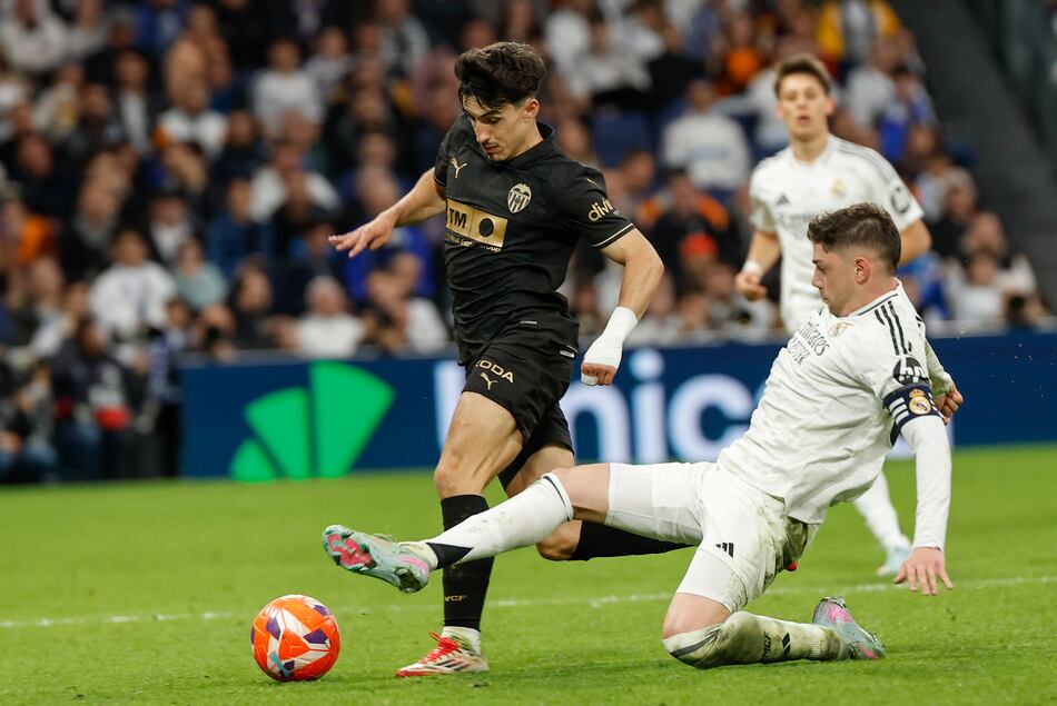 Fede Valverde y David Alaba, laterales contra el Arsenal