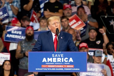 El Gobierno puede seguir revisando los documentos incautados a Trump, según la corte
