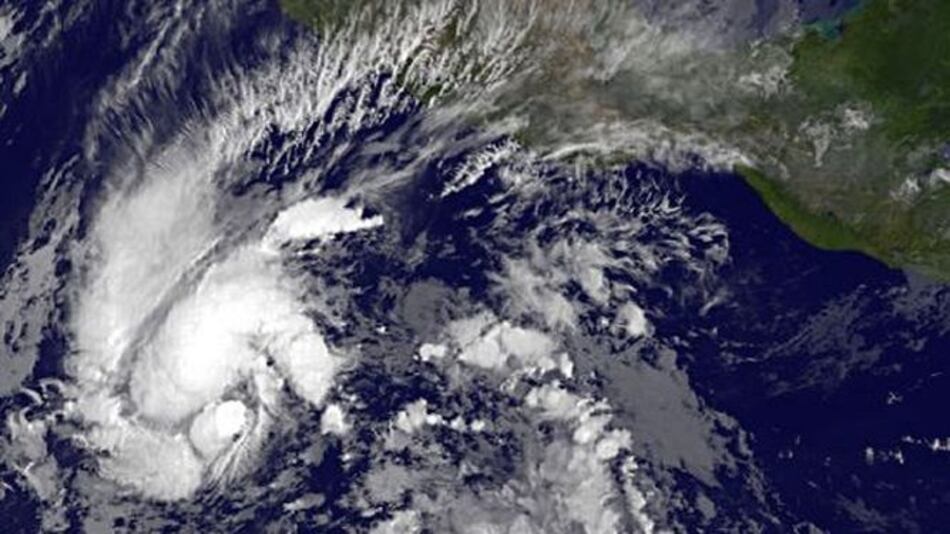Tormenta ‘Sandra’ se intensifica a huracán alejado de costas mexicanas