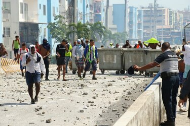 Enfrentamientos entre residentes de Curundú y Policías en antiguo Mercado de Abastos