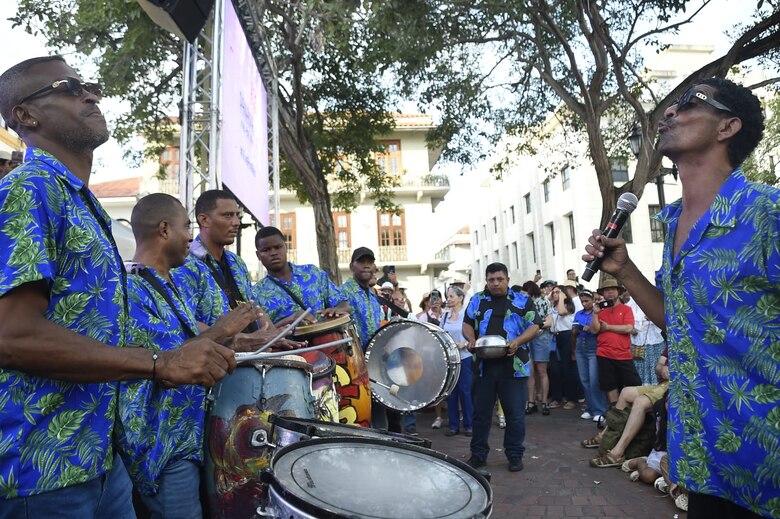Diablicos, congos y polleras se toman el Casco Antiguo en el domingo de Carnaval
