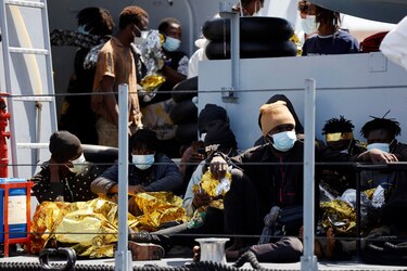 Un naufragio con 40 desaparecidos, incluidas 7 mujeres y un menor, cerca de Lampedusa