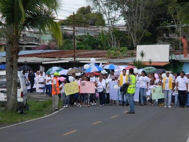 Cientos de personas participan de caminata por la paz en La Chorrera