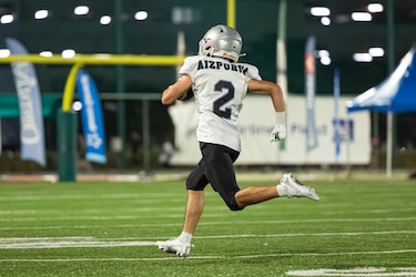 AIP y Brader dominan en primera semana de Kiwanis Football League