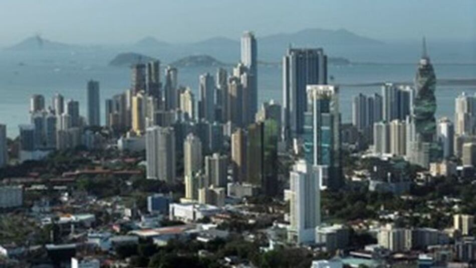 Panamá, satisfecho tras salir de lista gris de la OCDE