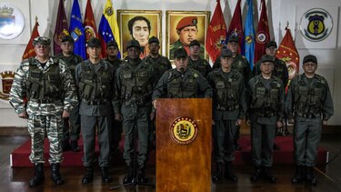 Militares respaldan a Nicolás Maduro tras denuncia de atentado