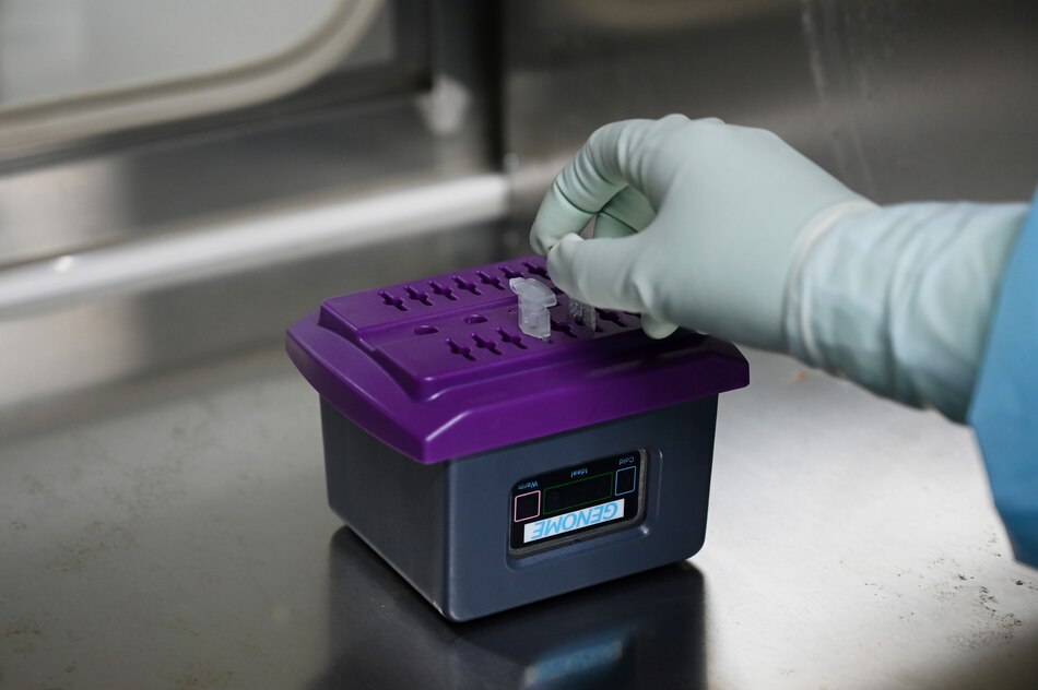 Una máquina china hace prueba de la Covid-19 en solo 30 minutos