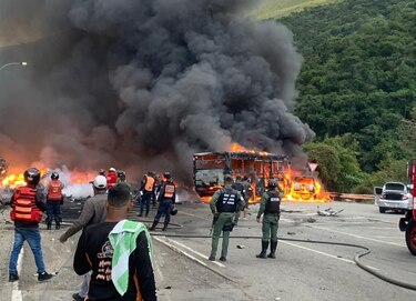 Mueren 8 personas en un accidente que alcanzó a 17 vehículos cerca de Caracas