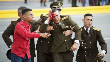 Siete heridos por explosión durante acto militar en Caracas