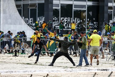 El Supremo autoriza investigar a Bolsonaro por el asalto golpista de Brasilia