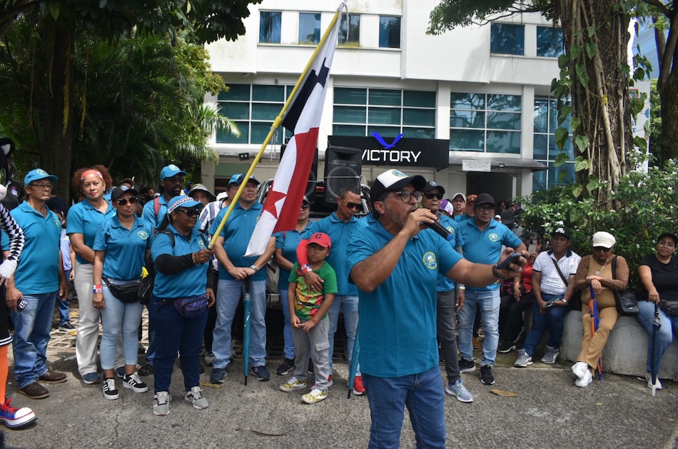 Educadores intensifican protestas, anuncian acciones legales contra medidas del Meduca
