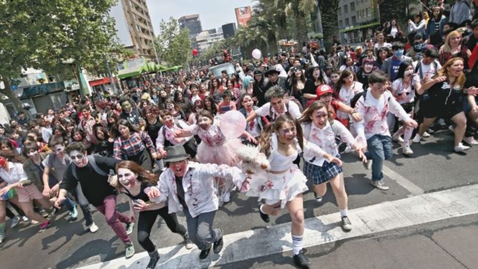 Cientos de zombis asustan en las calles