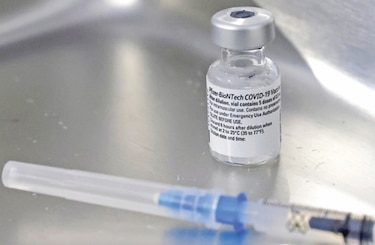 BioNTech estima que fabricará 2 mil millones de dosis de su vacuna en 2021