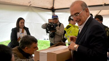 Humberto de la Calle pone su cargo a disposición de Santos