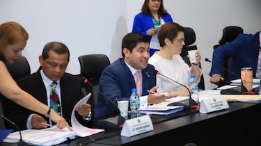 Diputados suavizan proyecto que prohibía la reelección inmediata de rectores