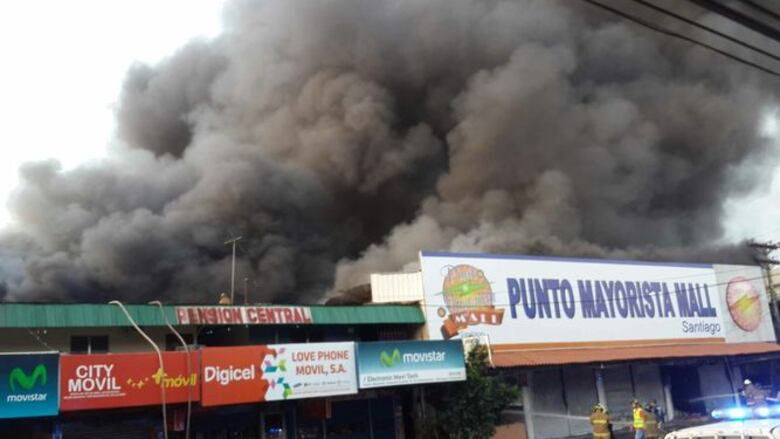 Controlan incendio en Santiago; reubicarán a trabajadores