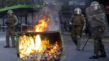 Santiago de Chile, en caos tras protestas por aumento de tarifa del Metro